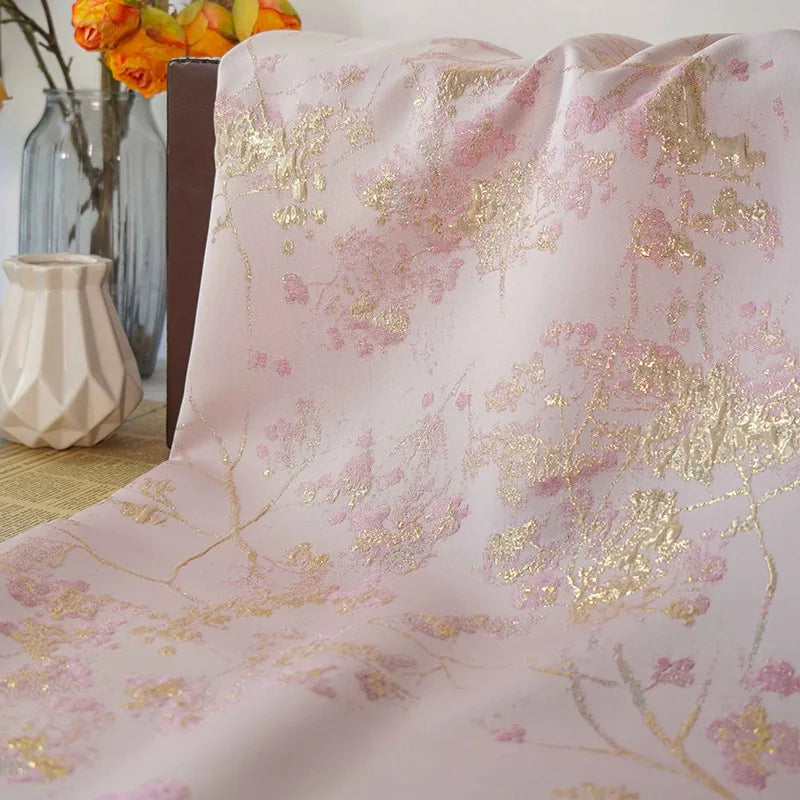 tissu brocart rose or motifs floraux semi transparent résistant élégant robe sac main