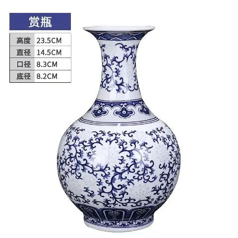 Vase en porcelaine bleu et blanc avec des motifs floraux et géométriques.