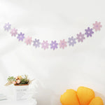 guirlande décoration intérieure fleurs papier blanc rose orange vert violet festive maison enfantine tringle