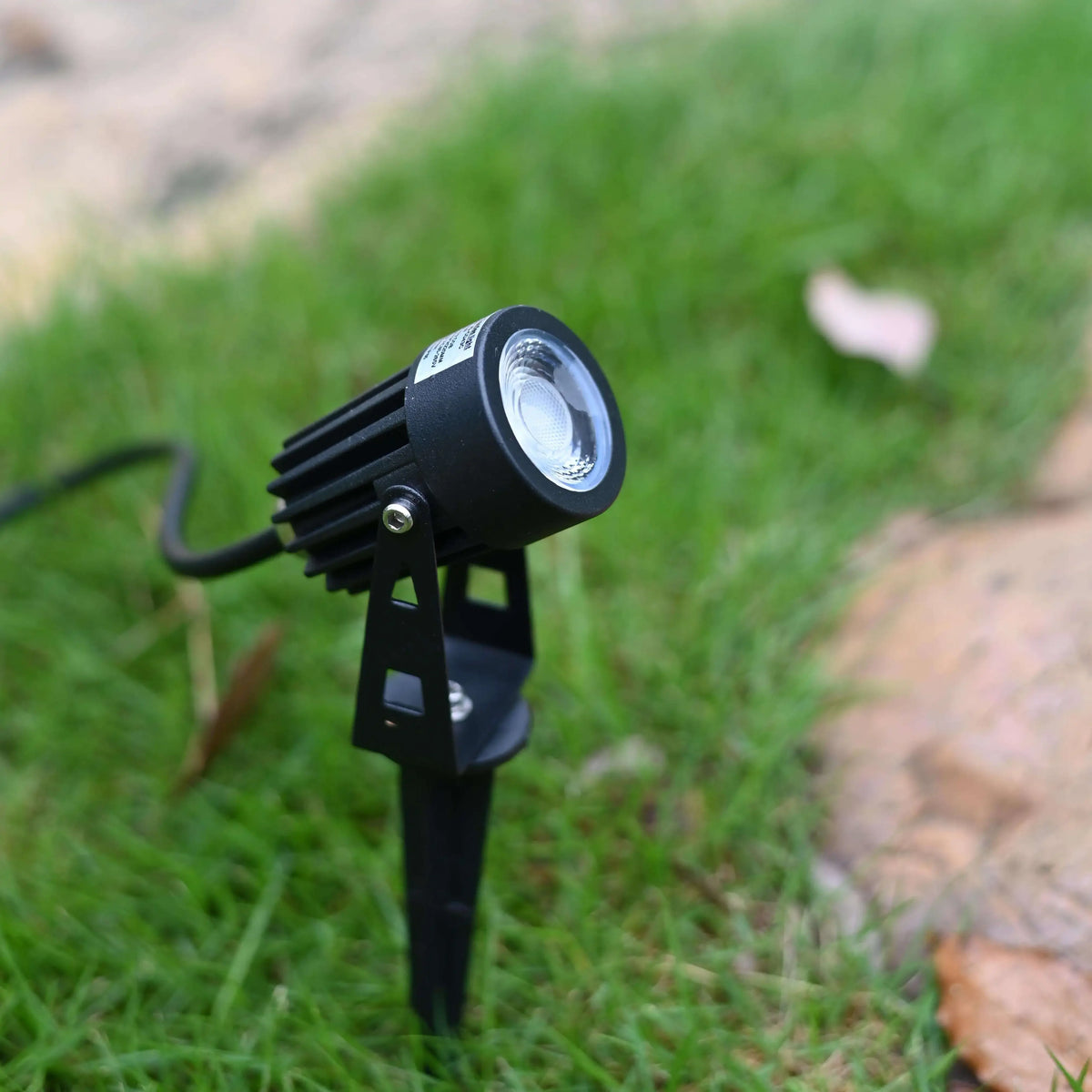 projecteur solaire extérieur noir piquet jardin lampe led terrasse étanche moderne aluminium câble