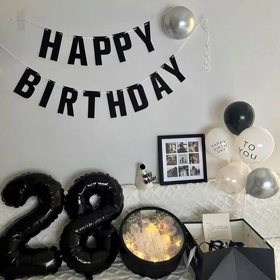 guirlande lettres anniversaire noir classique décoration fête happy birthday ballons assiettes gâteau