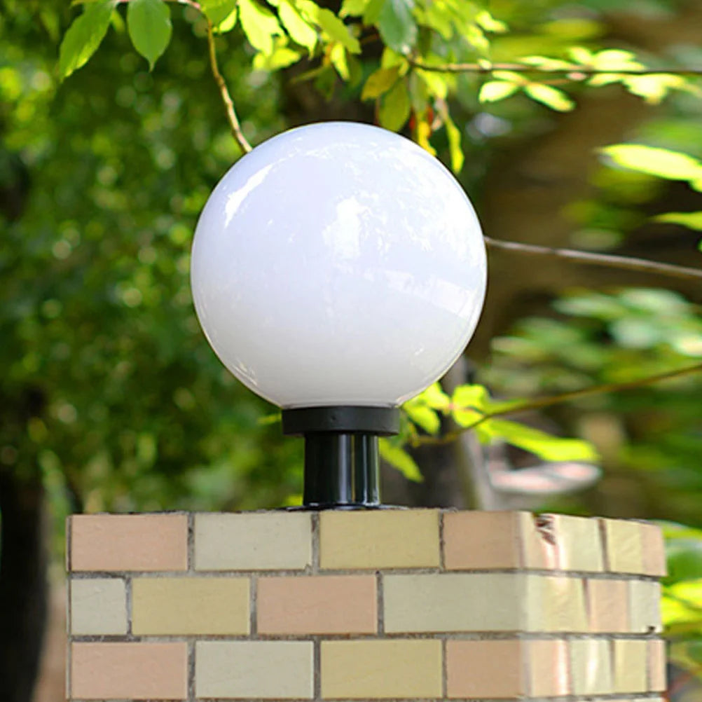 lampe solaire minimaliste abat jour blanc noir sphérique opaque vis fixeextérieur patio