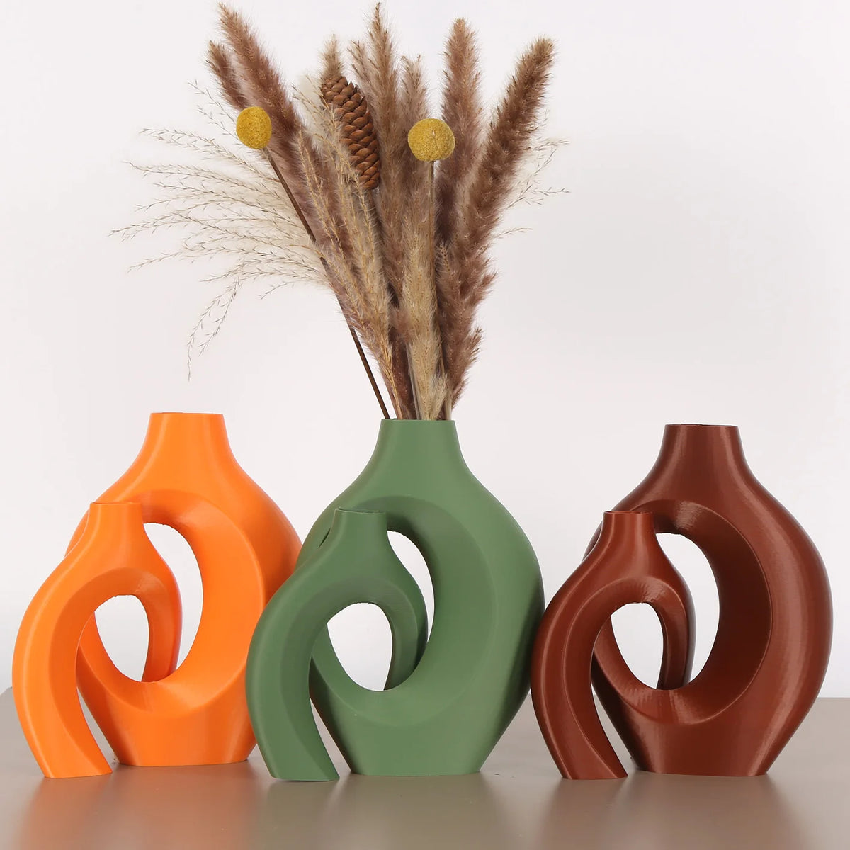 vases contemporains abstraits courbes orange vert marron décoration maison plastique