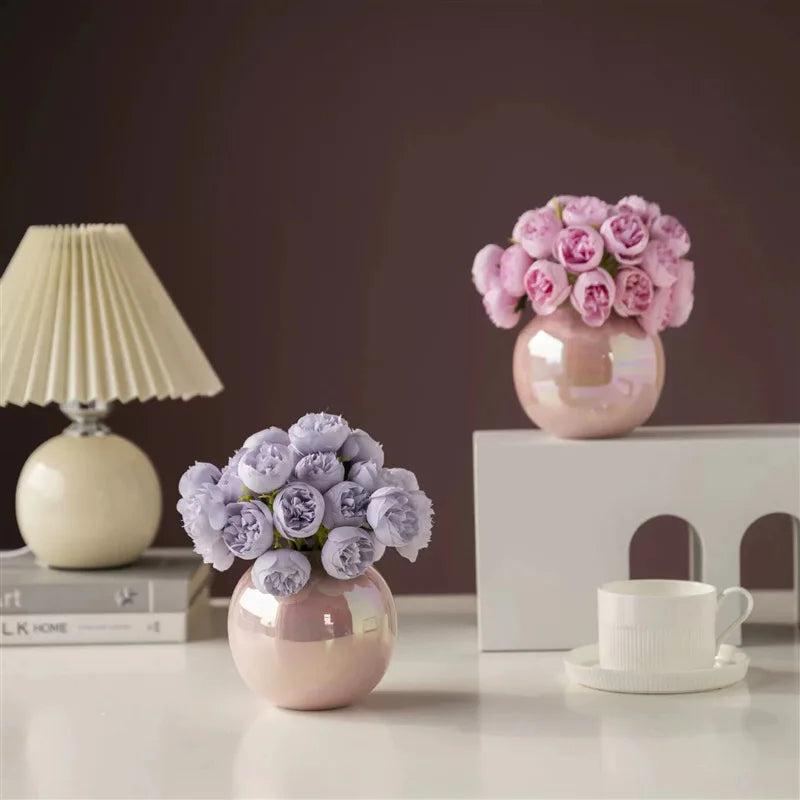 Bouquet de fleurs artificielles pivoine dans un vase pour mariage