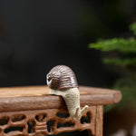 ornements céramique escargots gris artisanal détails sculptés décoration thé animal compagnie miniature imitation antique