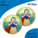 vaisselle jetable blanche neige assiettes gobelets pailles guirlande décorations cupcakes fête anniversaire enfant