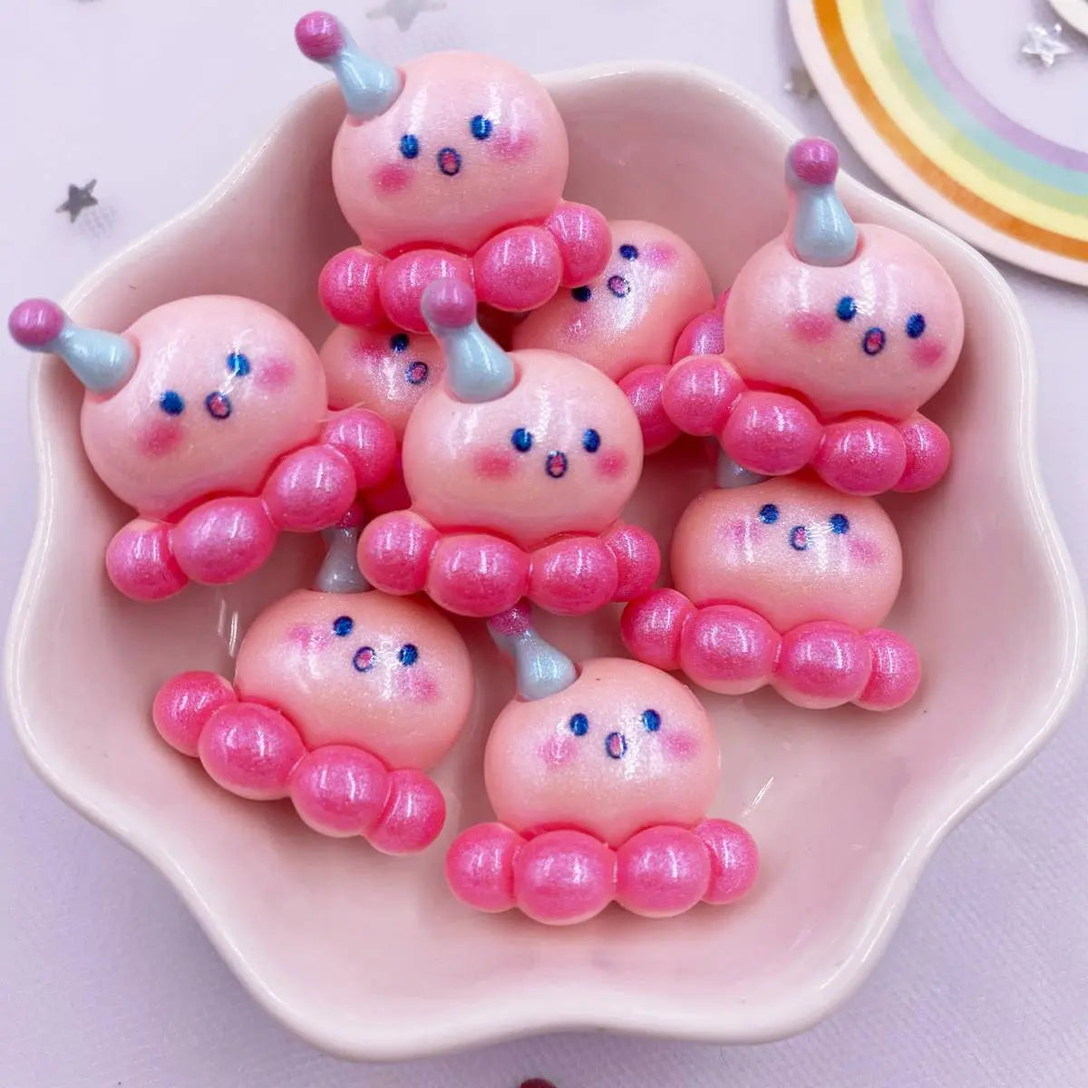 bijoux résine marine créatures poissons crabes pieuvres blanches rose verte