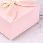 boîtes cadeaux mariage anniversaire noël blanc rose vert papier kraft bordure ondulée ruban blanc