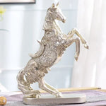 statue cheval décoré argenté doré motifs floraux géométriques ornementaux décoration intérieure statuaire métallique nuances