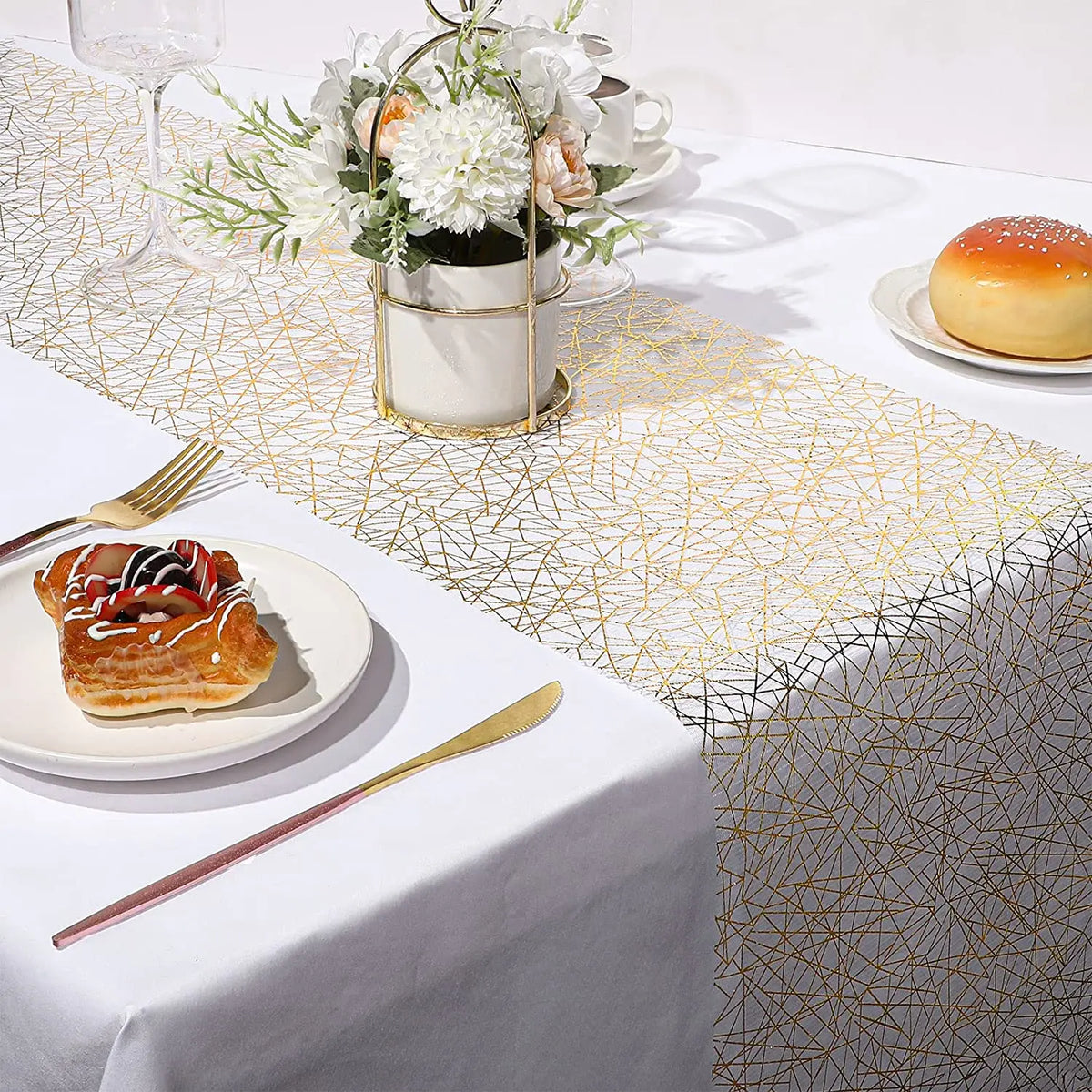 nappe décorative dorée semi transparente motif géométrique festive largeur 28cm longueur 500cm table fête