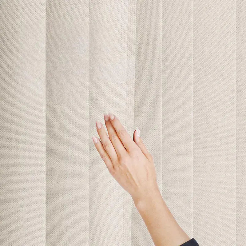 rideau opaque beige clair rayures verticales moderne fenêtre vitrine fixations