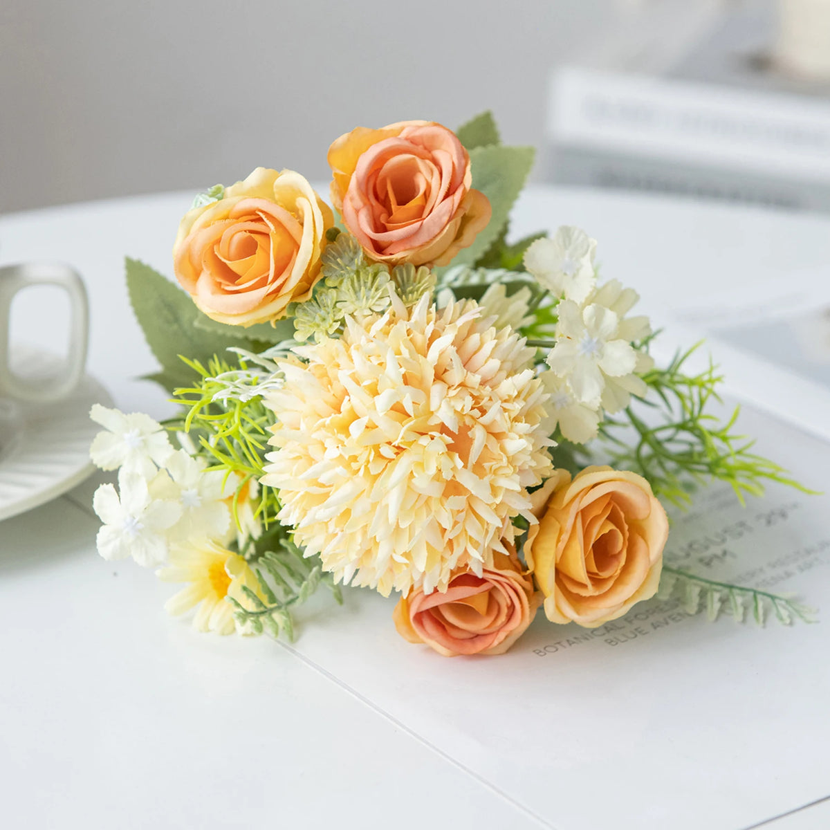 bouquets fleurs artificielles rose blanche bleue intérieur décoration maison panier tressé vases transparents