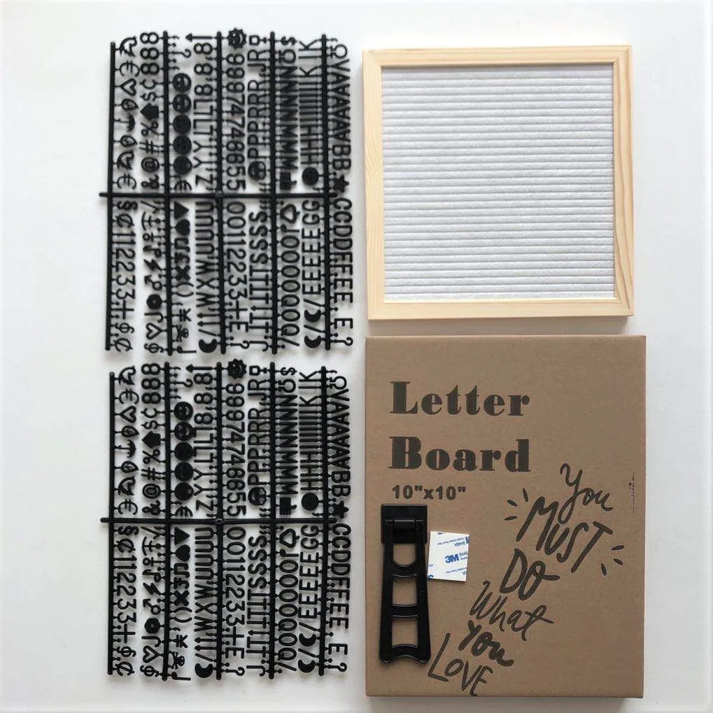 tableau lettres feutre gris bois clair moderne minimaliste support mural intégré alphabet deco chambre