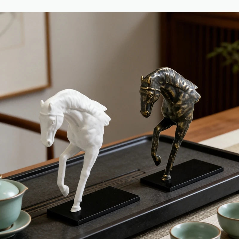 statuette cheval blanc bronze moderne décorative posée socle carré noir animal compagnie
