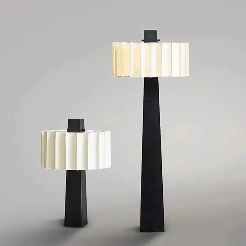 lampe table moderne noire blanche diffuseur tissu rayures horizontales