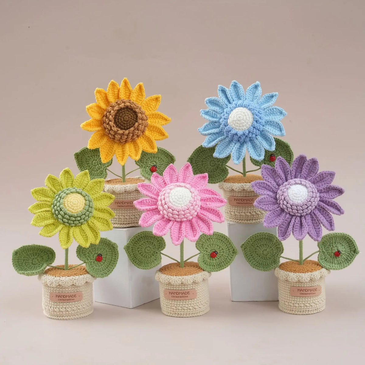 fleurs artificielles tricotées violet jaune rose bleu vert main décoration intérieur anniversaire mariage