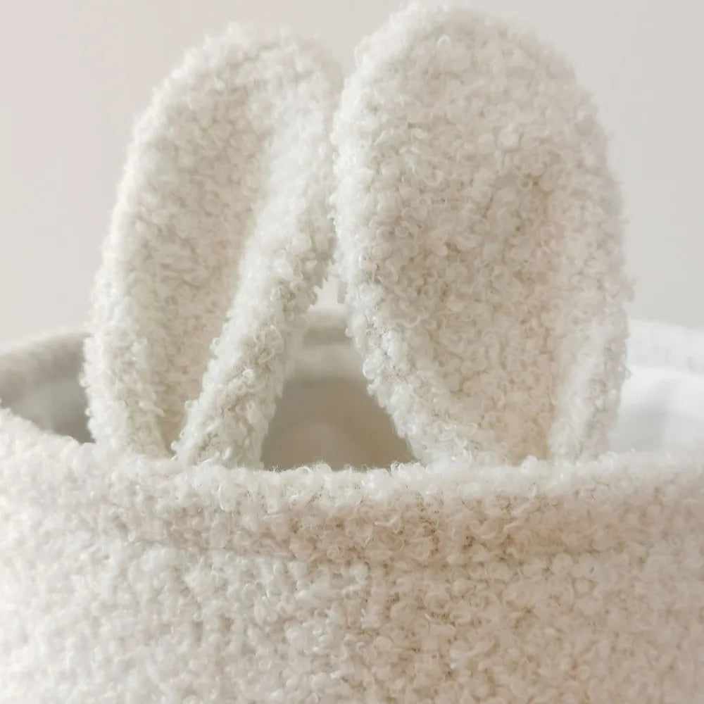 panier rangement forme lapin pelucheux doux mignon deco chambre enfant beige clair texturé brodé