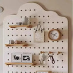 meuble chaussures moderne minimaliste blanc beige tiroirs étagères horloge porte clés 140x113cm