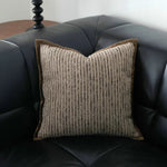 coussin carré moderne marron clair brodé polyester texture tissée nordique décoration intérieure fixations decoration
