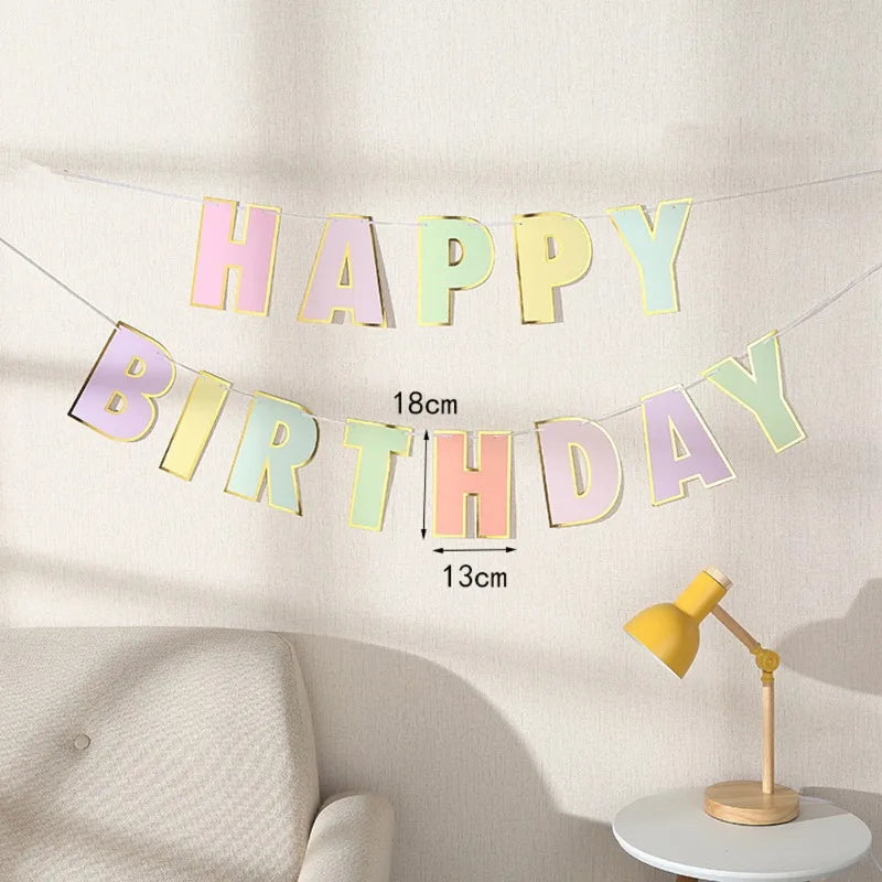guirlande lettres anniversaire violet jaune vert pastel lettres dorées moderne festif clips