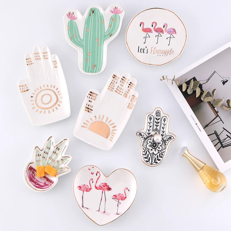 assiettes décoratives boho chic cactus main flamants roses motifs floraux vert blanc rose doré