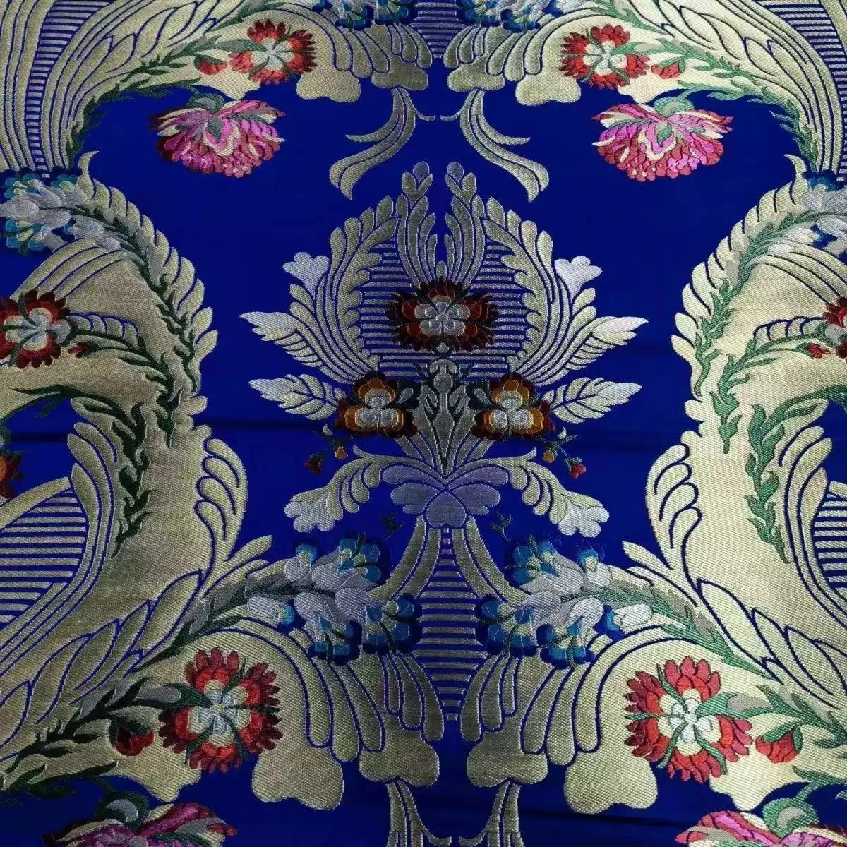 tissu jacquard oiseaux fleurs jaune vert rouge bleu classique brodé occasion mariage anniversaire festive
