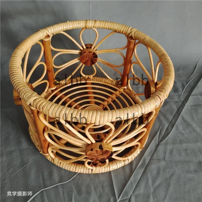 panier rotin tressé naturel coussin couverture boules pin couronne fleurs