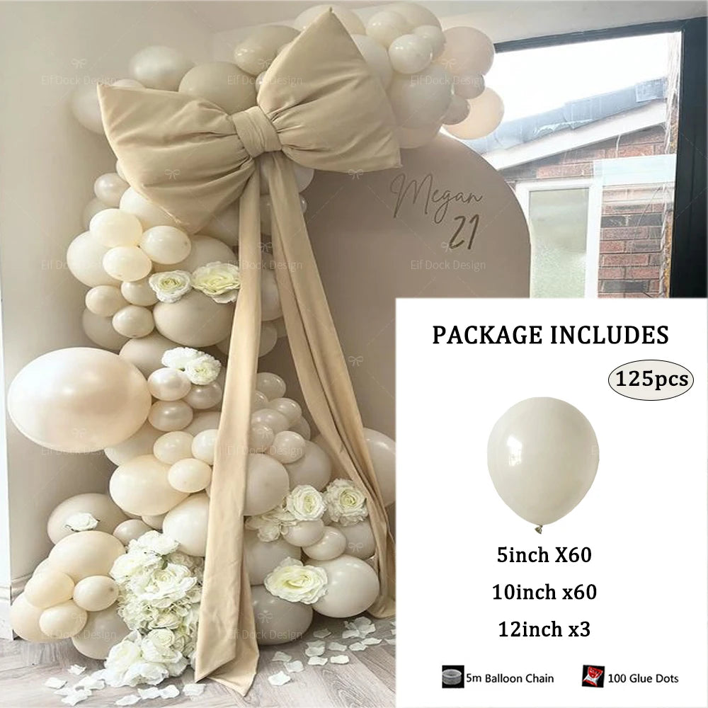 Décoration événementielle avec arche de ballons blanc sable