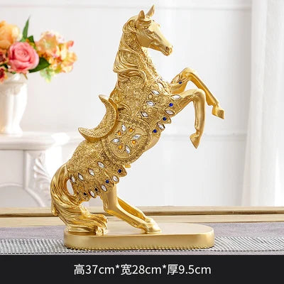 statue cheval décoré argenté doré motifs floraux géométriques ornementaux décoration intérieure statuaire métallique nuances