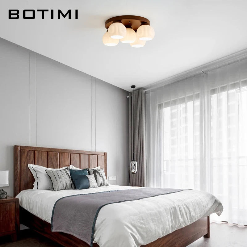 lampe moderne bois blanc abat jour verre motifs plissés éclairage chambre coucher