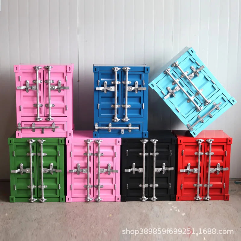 meuble rangement métal forme conteneur industriel rétro cadenas pieds antiderapants