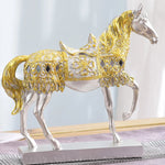 statue cheval décoré argenté doré motifs floraux géométriques ornementaux décoration intérieure statuaire métallique nuances
