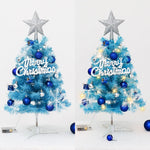 Mini sapin de Noël bleu lumineux vue rapprochée