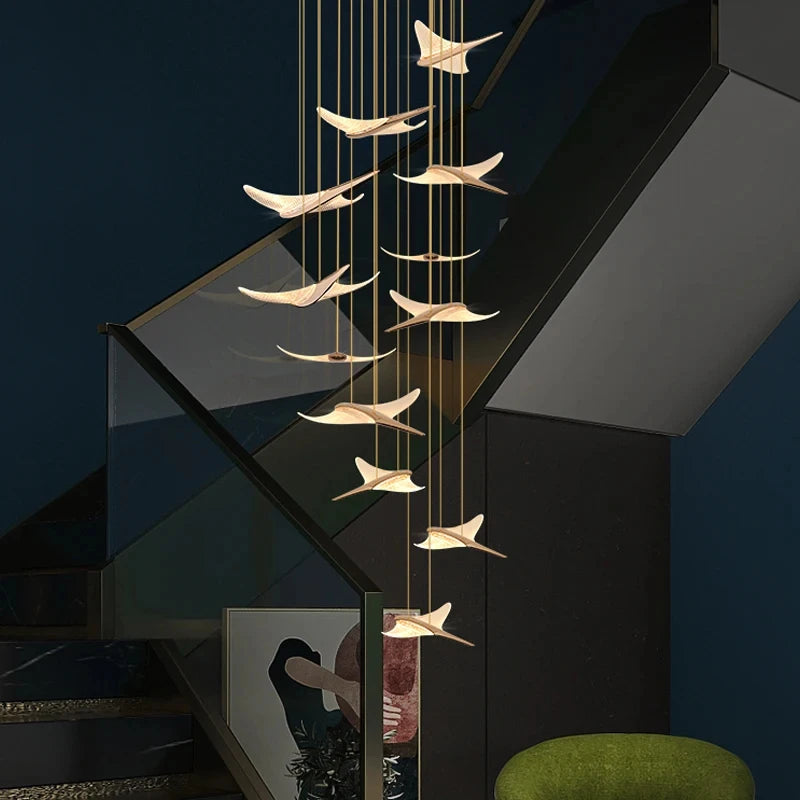 suspension oiseaux origami moderne oiseaux papier pliés beige clair chaînes dorées