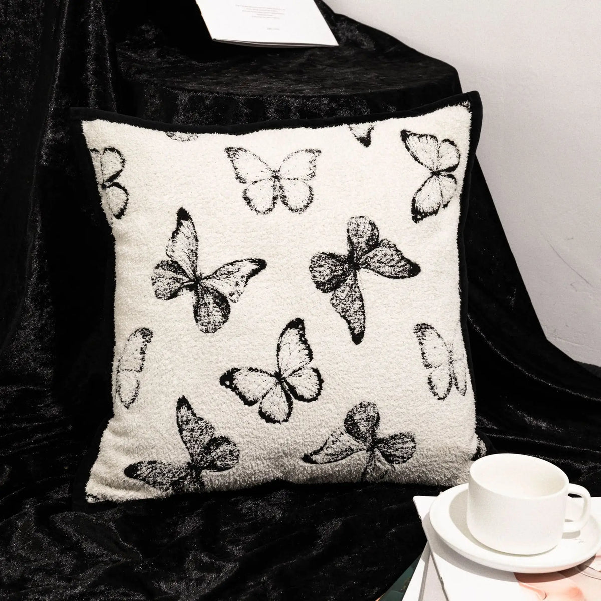 housse coussin moderne nordique motif papillons blanc noir polyester 45x45cm decoration salon