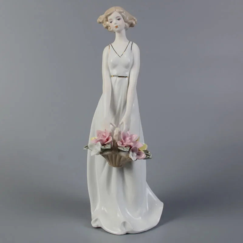 décoration maison porcelaine vintage figurines femmes motifs floraux bleu clair blanc