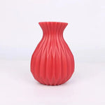 vase moderne rayures verticales blanc noir vert rouge table decoration fleurs salon