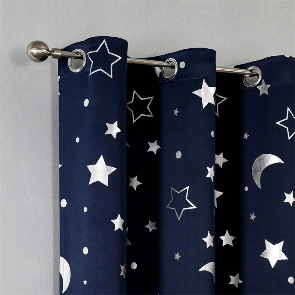 rideau occultant bleu marine motif étoiles lunes argentées anneaux métalliques salon chambre moderne polyester