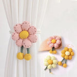rubans rideaux fleurs relief rose clair jaune beige pompons clips métalliques