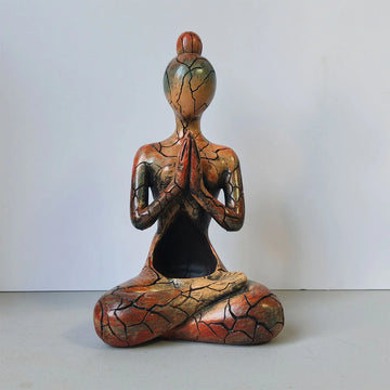 statue méditative résine bouddhiste marron orange vert zen spiritualité décoration intérieure chambre salon