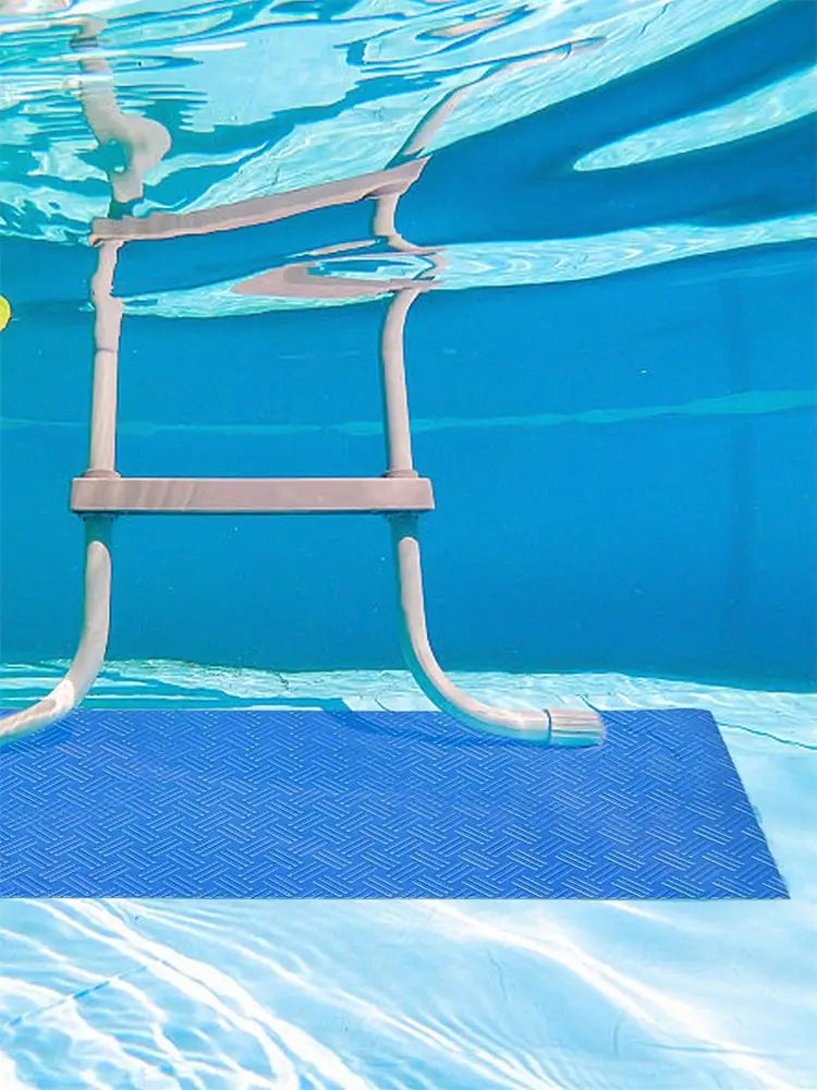tapis piscine bleu hachures diagonales moderne sécurité piscine extérieur pvc