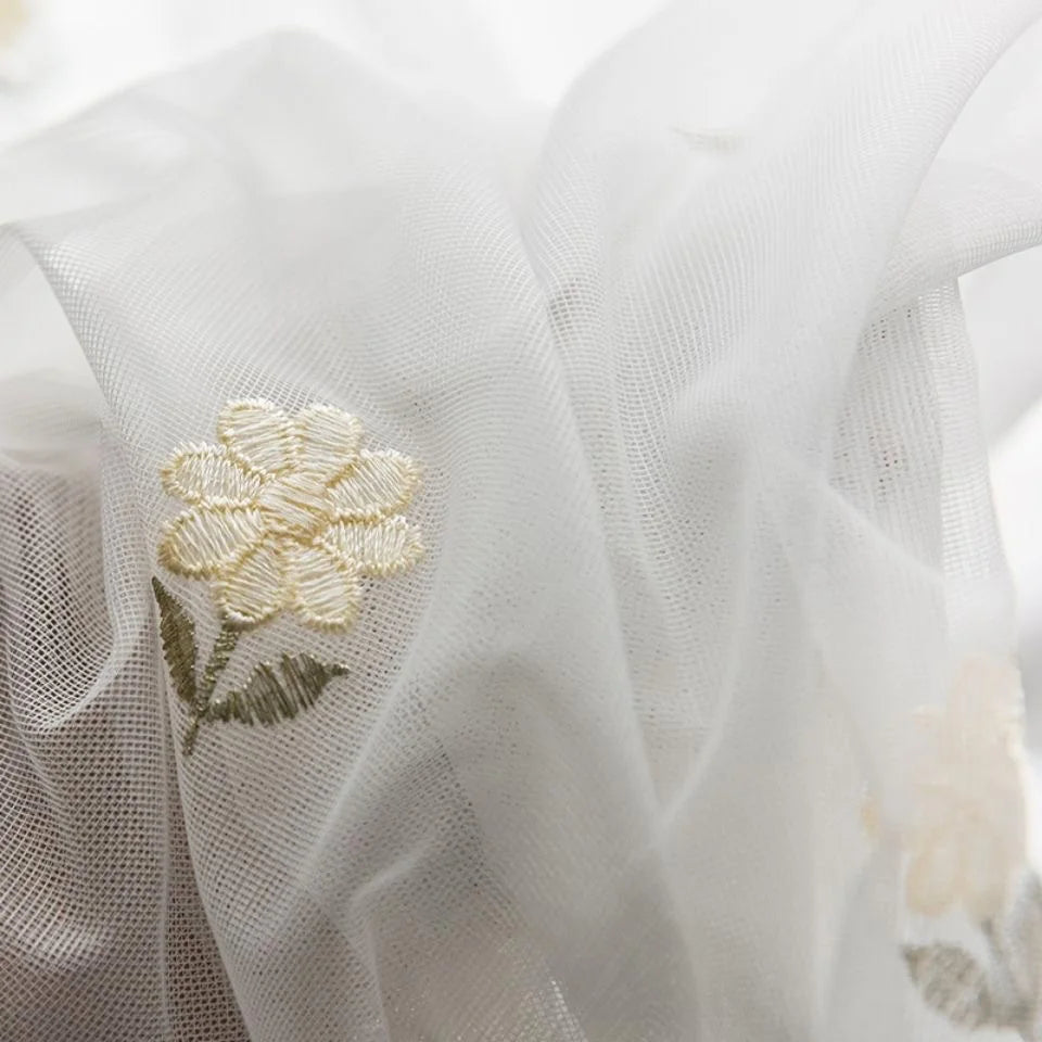 rideaux tulle floral transparents pastoral chambre salon decoration fleurs feuilles feston blanc vert jamais