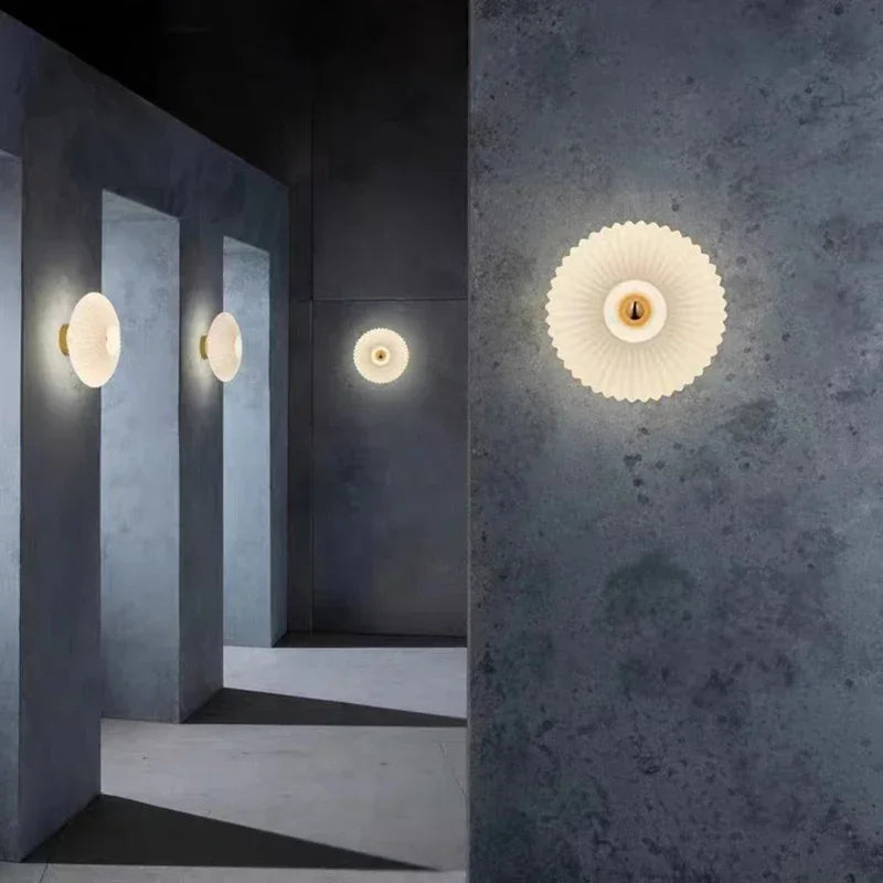 appliques murales modernes led verre rayures horizontales blanc doré élégantes chambre salle manger