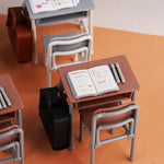 accessoires poupée mobilier scolaire miniature chaises table sac dos crayons livres motifs scolaires modernes