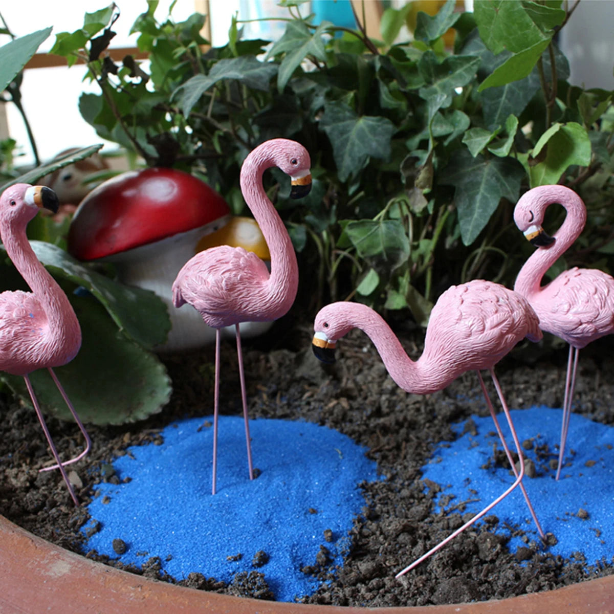 statuettes flamands roses résine détails fins tiges métalliques décoration jardin terrarium kitschextérieur