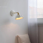 lampe murale vintage blanc doré motif relief bord ondulé fixée mur opaque