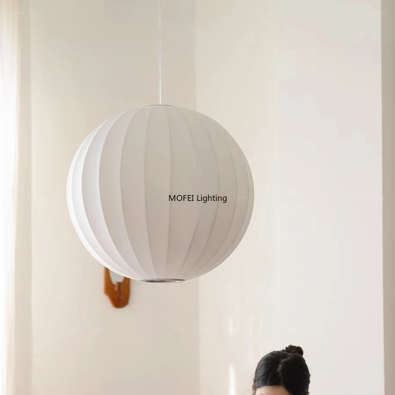 suspension lumineuse soie blanc crème forme sphérique motif rayé minimaliste lumière led chambre étude