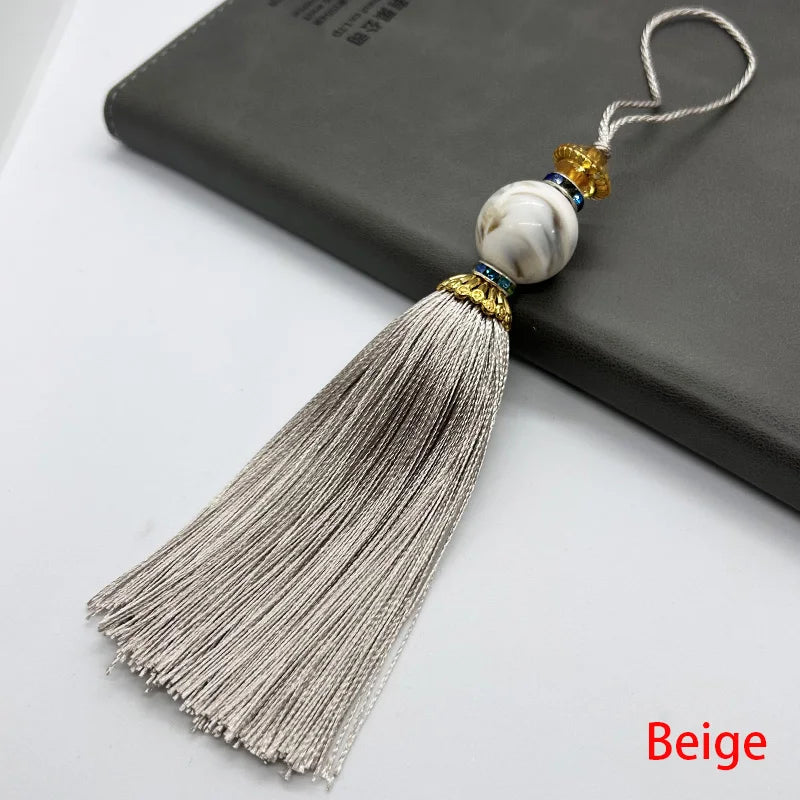 pompon décoratif gris bleu doré vert violet tissu finement tressé élégant moderne blanche chaîne