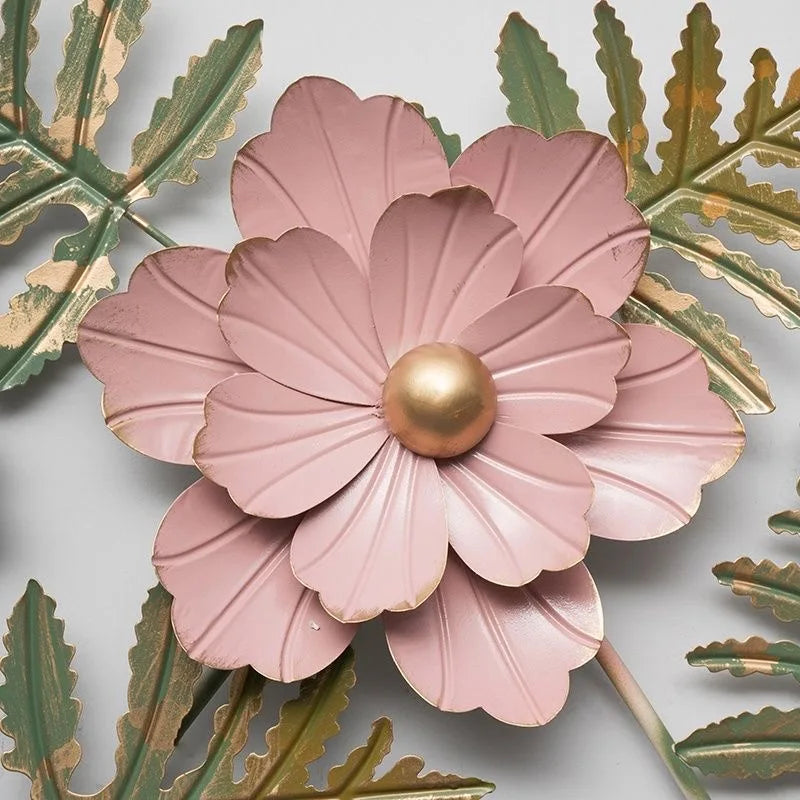 décoration murale moderne fleurs stylisées rose pâle doré blanc