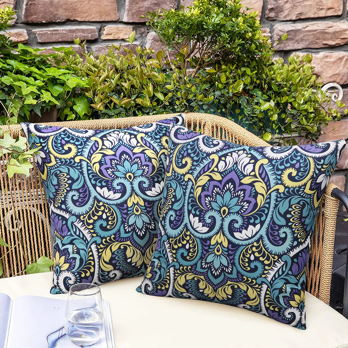 housses coussin imperméables motif floral moderne adhésif bleu violet jaune blanc